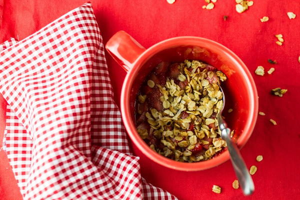 Strawberry Rhubarb Dessert in a Mug Strawberry Rhubarb Dessert in a Mug