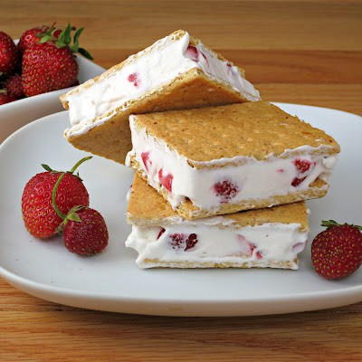 Cool Whip Strawberry Sandwiches