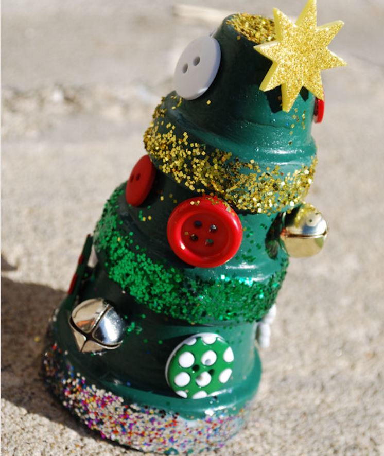 Stacked Terra Cotta Pot Christmas Tree | AllFreeChristmasCrafts.com