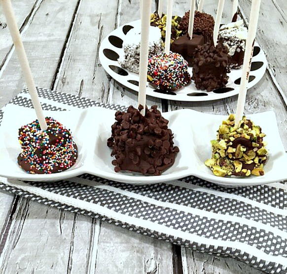 Easy-Peasy No Bake Pound Cake Pops Easy-Peasy No Bake Pound Cake Pops