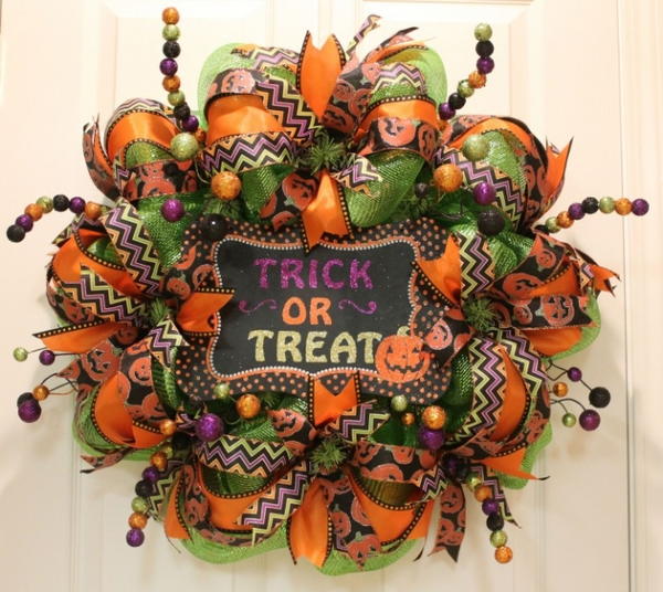 Dazzling DIY Halloween Wreath Dazzling DIY Halloween Wreath