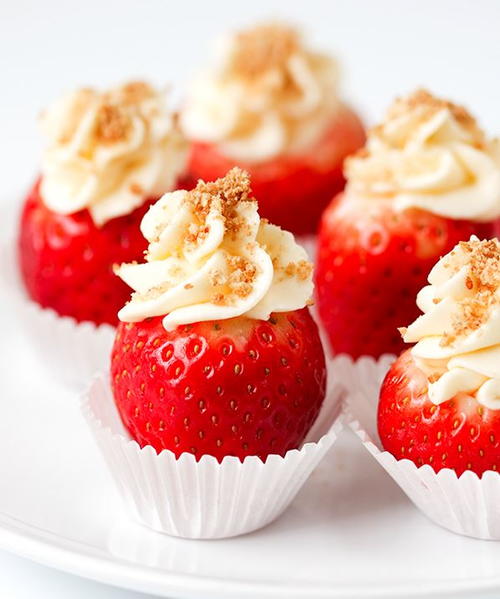 Easy Cheesecake-Stuffed Strawberries Easy Cheesecake-Stuffed Strawberries
