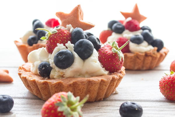 Creamy Filled Patriotic Fruit Tarts Creamy Filled Patriotic Fruit Tarts