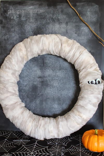 Spookily Cute DIY Wreath Spookily Cute DIY Wreath