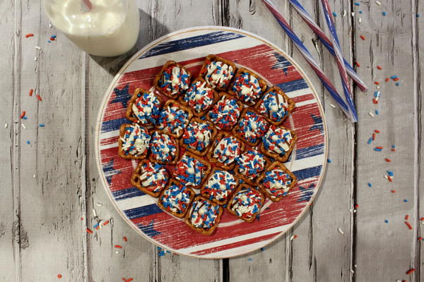 Sweet Salty Patriotic Hugs Pretzel Snaps Sweet & Salty Patriotic Hugs Pretzel Snaps