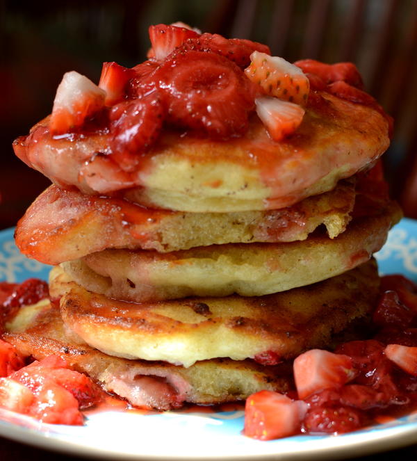 Strawberry Pancakes with Strawberry Sauce Strawberry Pancakes with Strawberry Sauce