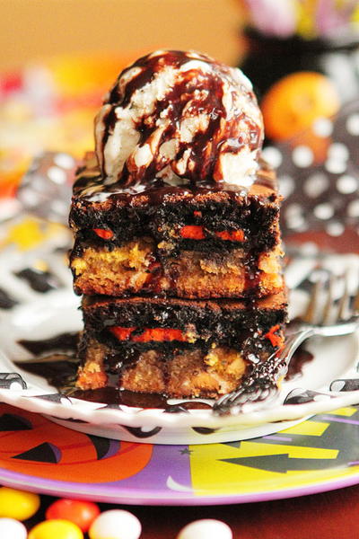 Halloween Peanut Butter Oreo Cookie Brownies