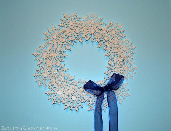 Dollar Store Snowflake DIY Wreath Dollar Store Snowflake DIY Wreath
