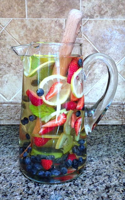 Fruity White Wine Sangria Fruity-White-Wine-Sangria