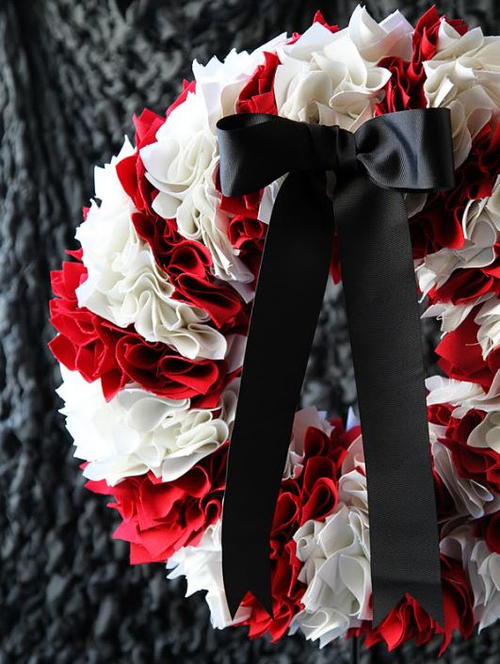 Candy Cane DIY Christmas Wreath Candy Cane DIY Christmas Wreath