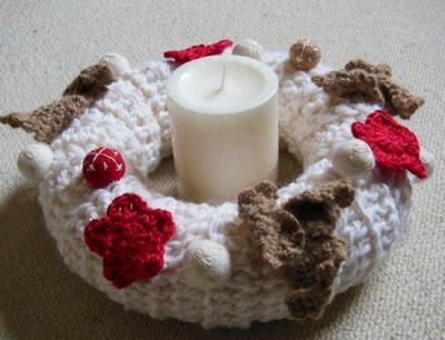 Star and Leaf Crocheted Christmas Wreath