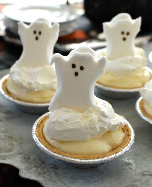 Adorable Ghost Mini Cream Pies Adorable Ghost Mini Cream Pies