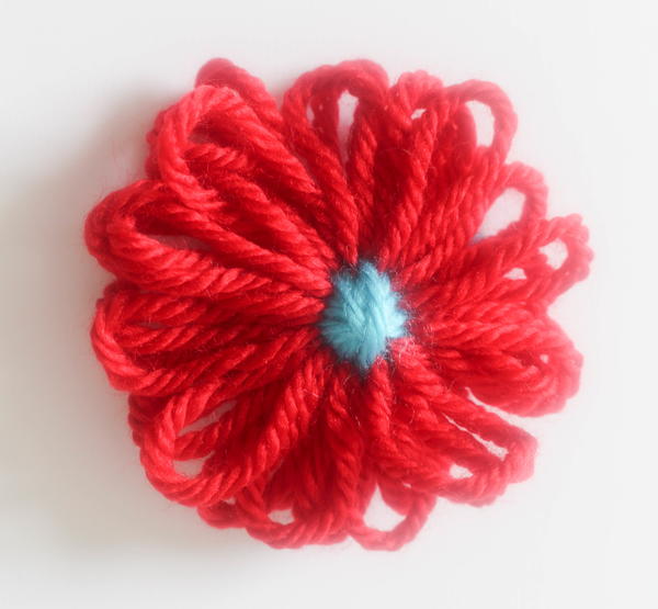 How to Make a Yarn Flower with a Flower Loom How to Make a Yarn Flower with a Flower Loom