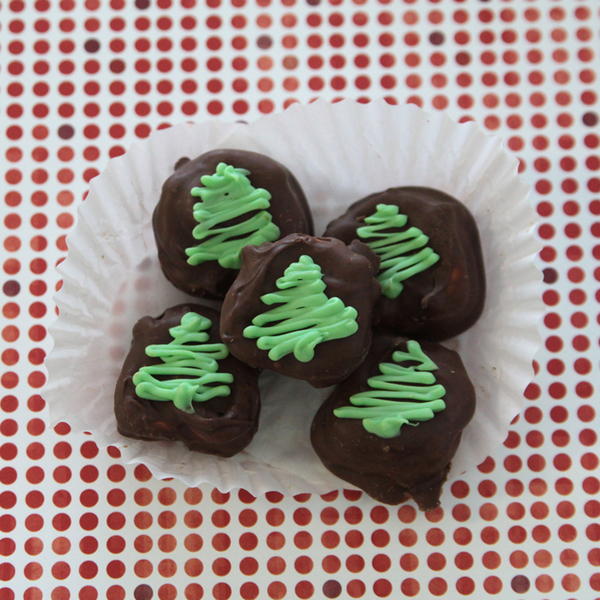 Christmas Chocolate Covered Caramel Pretzels Christmas Chocolate Covered Caramel Pretzels