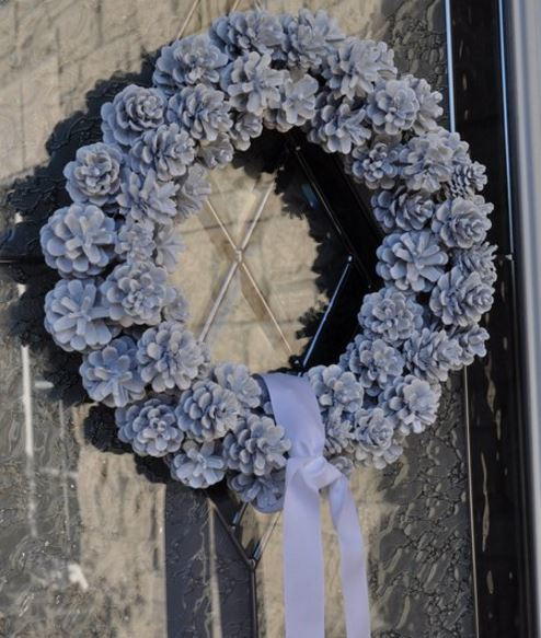 Winter Wonderland DIY Pine Cone Wreath Winter Wonderland DIY Pine Cone Wreath