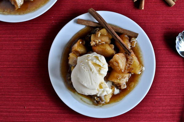 Slow Cooker Caramel Apple Crumble Slow Cooker Caramel Apple Crumble