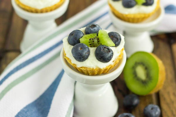 Mini Blueberry Kiwi Tarts Mini Blueberry Kiwi Tarts
