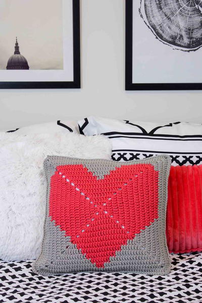 "I Heart You" Free Crochet Pillow Pattern