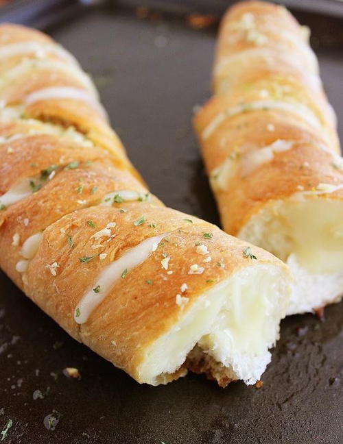 Cheesy Garlic Pull-Apart Loaf Cheesy Garlic Pull-Apart Loaf