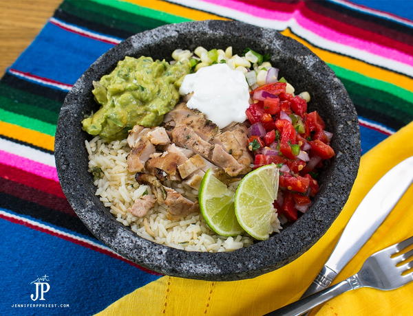 Easy Chicken Burrito Bowl Recipe with Creamy Guacamole Easy Chicken Burrito Bowl Recipe with Creamy Guacamole
