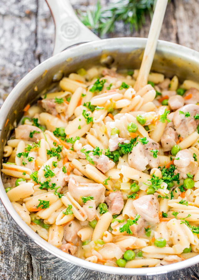 One Pot Creamy Chicken Pot Pie Pasta | FaveSouthernRecipes.com