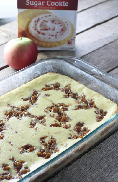 Apple Swirl Cheesecake Bars