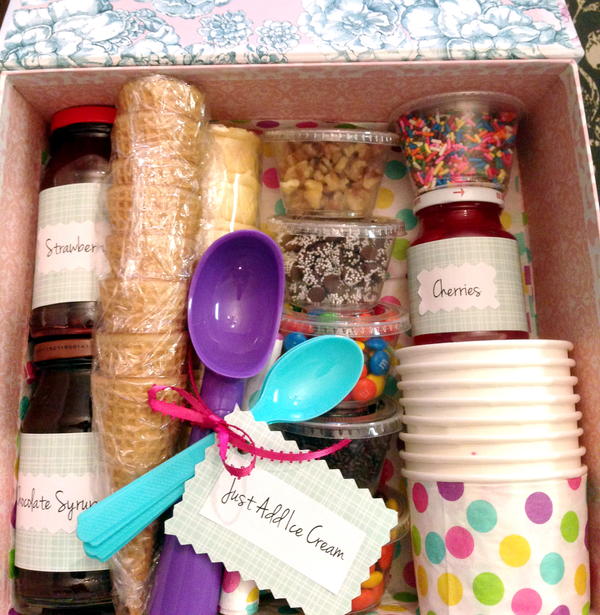 How to Make a Simple Sundae Gift Basket How to Make a Simple Sundae Gift Basket