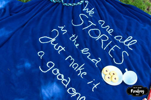 DIY Giant Quote Blanket DIY Giant Quote Blanket