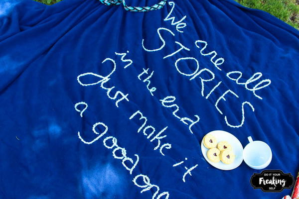 DIY Giant Quote Blanket DIY Giant Quote Blanket