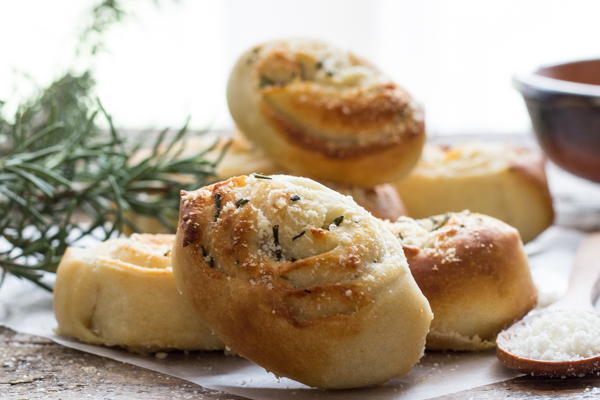 Easy Parmesan Rosemary Pizza Pinwheels Easy Parmesan Rosemary Pizza Pinwheels