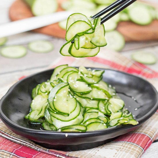 Japanese Cucumber Salad (Sunomono)