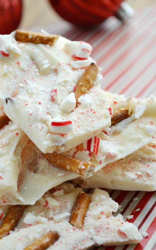 Snowman bark melted chocolate christmas candy gifts office diy treats fun treat recipe easy holiday coworkers gift santa princesspinkygirl grinch Peppermint Almond Bark Recipe with Pretzels | TheBestDessertRecipes.com