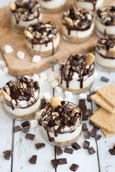 Easy Mini No-Bake Smores Cheesecake Easy Mini No-Bake S'mores Cheesecake