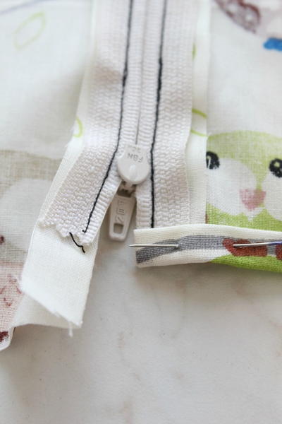How to Sew a Zipper on a Skirt How to Sew a Zipper on a Skirt