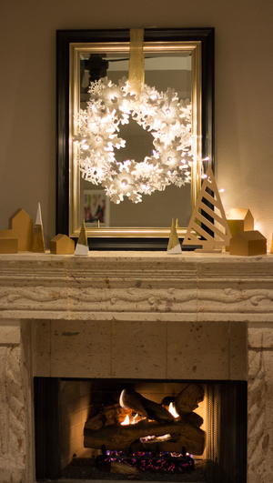 Merry and Bright Snowflake DIY Christmas Wreaths Merry and Bright Snowflake DIY Christmas Wreaths