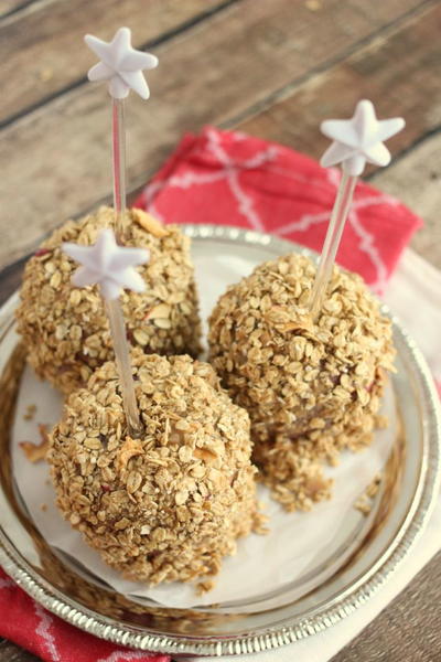 Peanut Butter and Granola Candy Apples Peanut Butter and Granola Candy Apples
