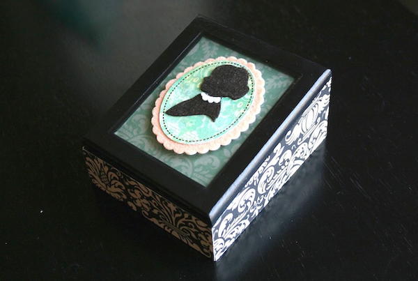 Upcycled DIY Jewelry Organizer Upcycled DIY Jewelry Organizer