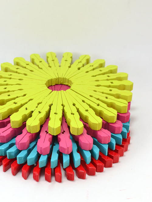 Colorful Clothespin DIY Trivet Colorful Clothespin DIY Trivet