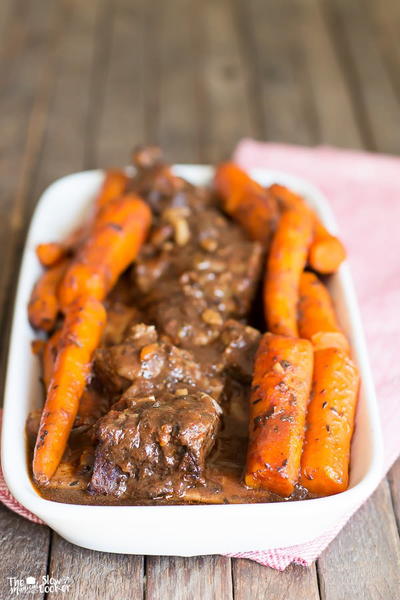 Short Ribs Carrots and Garlic Tomato Gravy Short Ribs Carrots and Garlic Tomato Gravy