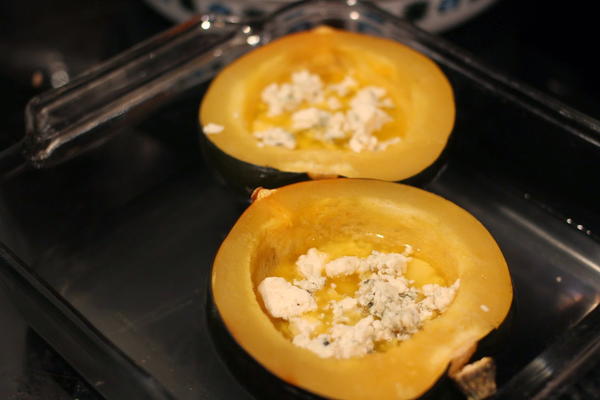 Garlic and Blue Cheese Roasted Acorn Squash Garlic and Blue Cheese Roasted Acorn Squash