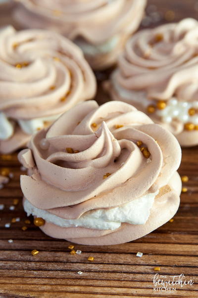 Christmas Eggnog Buttercream Meringues Christmas Eggnog Buttercream Meringues
