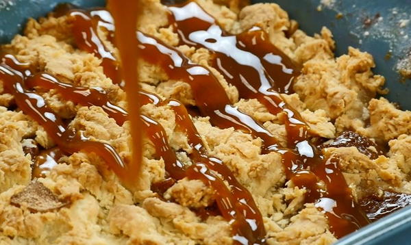 Caramel Drizzled Apple Pie Squares Caramel Drizzled Apple Pie Squares