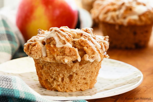 Apple Muffins with Crumb Topping Apple Muffins with Crumb Topping