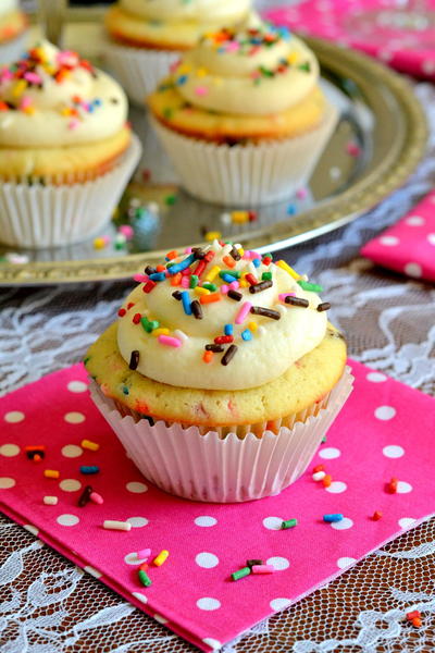 Funfetti Champagne Cupcakes