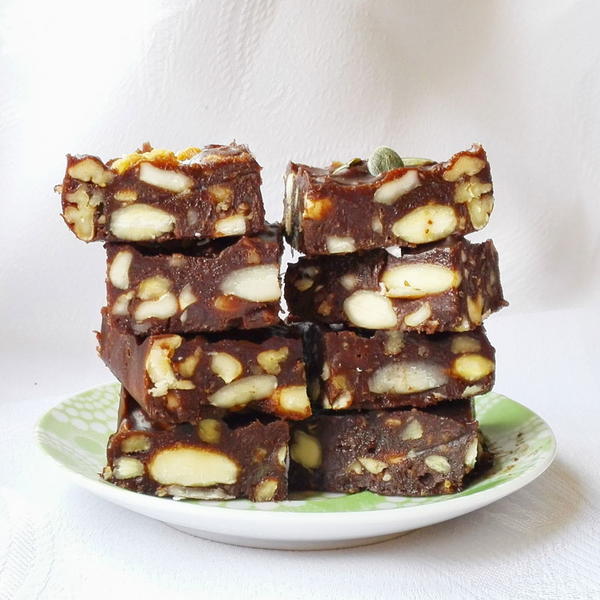 The Most Delicious Vegan Chocolate Fudge Bar The Most Delicious Vegan Chocolate Fudge Bar