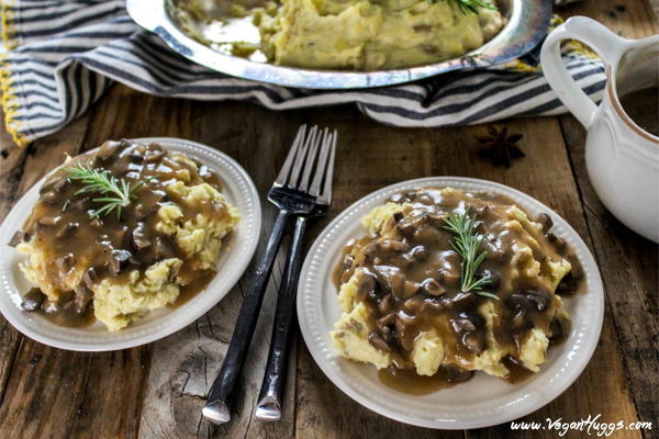 Creamy Mashed Potatoes Savory Mushroom Gravy Creamy Mashed Potatoes & Savory Mushroom Gravy