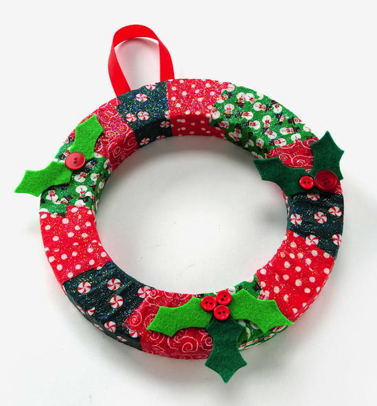 Mod Podge DIY Christmas Wreath Mod Podge DIY Christmas Wreath