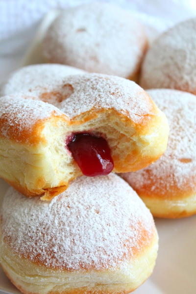 Strawberry Jam Filled Donuts Strawberry Jam Filled Donuts