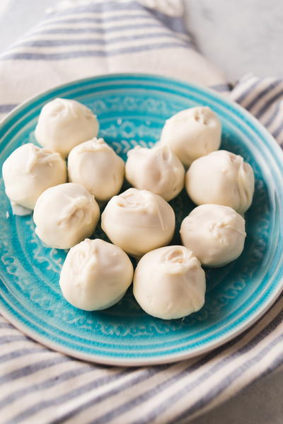 Perfect Peanut Butter Snowballs
