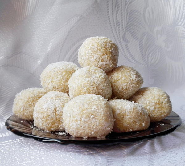 Delicious Homemade Vegan Raffaellos Delicious Homemade Vegan Raffaellos